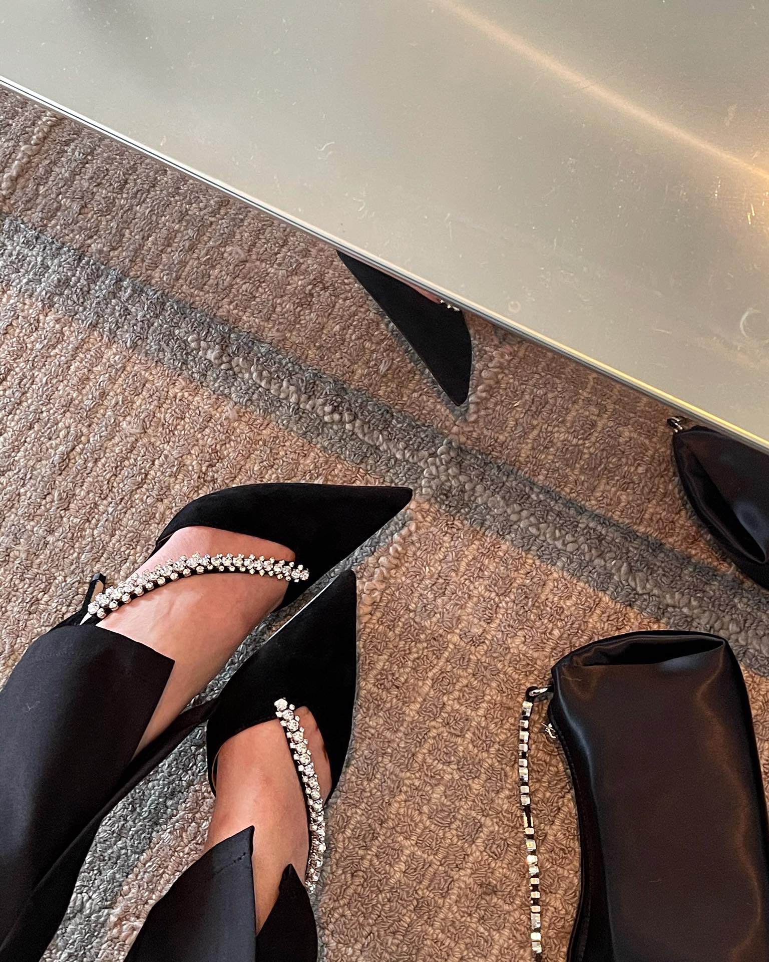 Туфли на высоком каблуке Jimmy Crystal Velvet - в стиле Чо Чжа-хён - высота каблука 8-5 см - на фото.