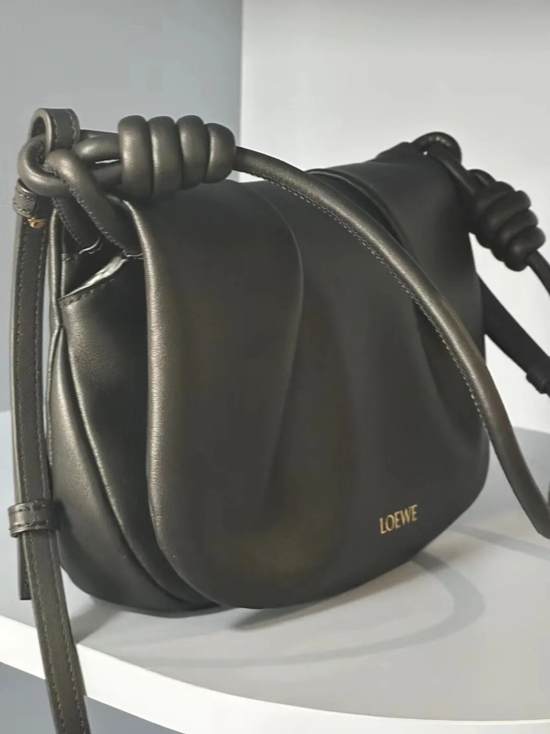 Сумка через плечо Loewe Paseo - черная