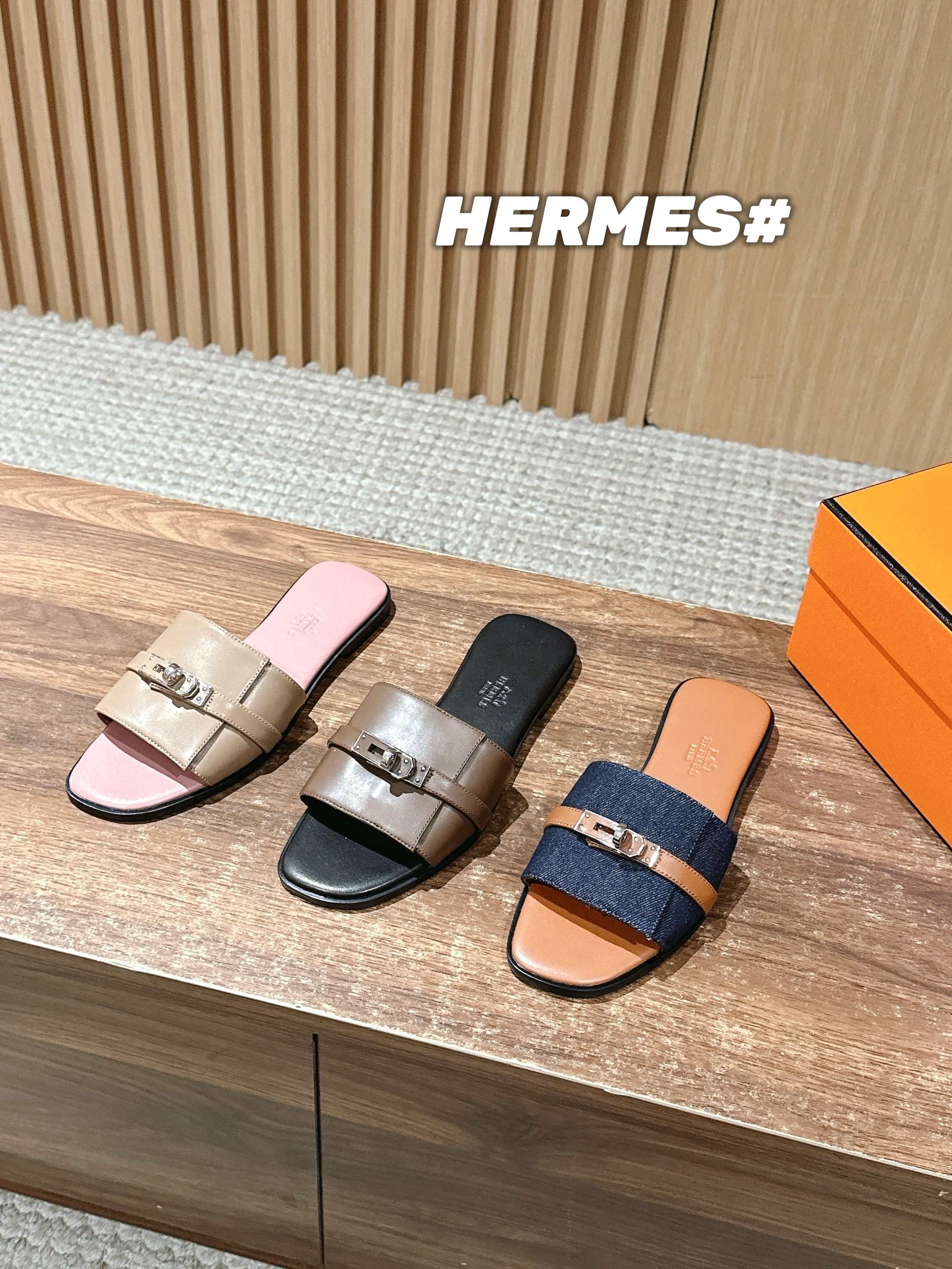 Сандалии Hermes Kelly с пряжкой, розовые.