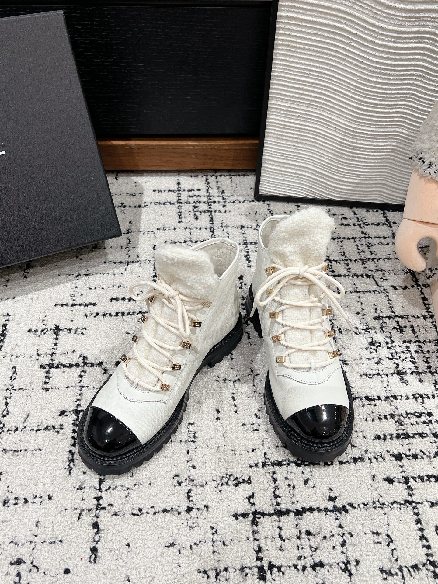 Ботинки Chanel Dr. Martens 2024 — белые