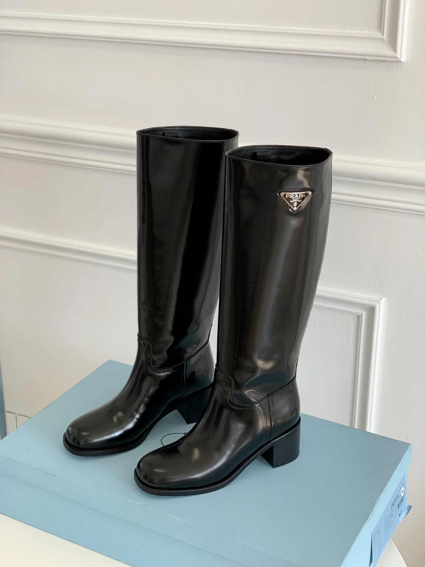 Новинки сезона осень/зима 2021 от Prada - Сапоги для верховой езды - 1