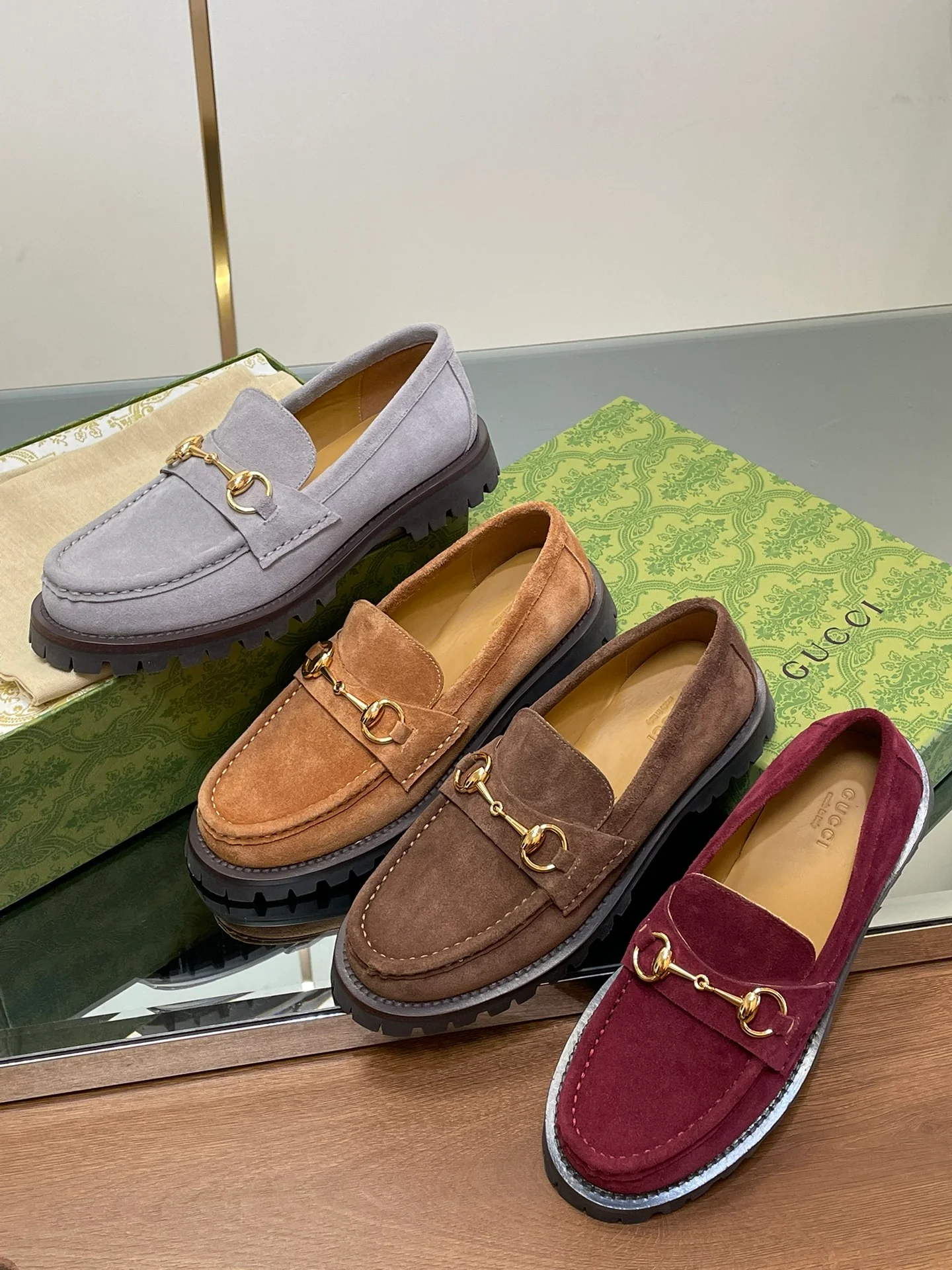 Лоферы Gucci 2024 с пряжкой 