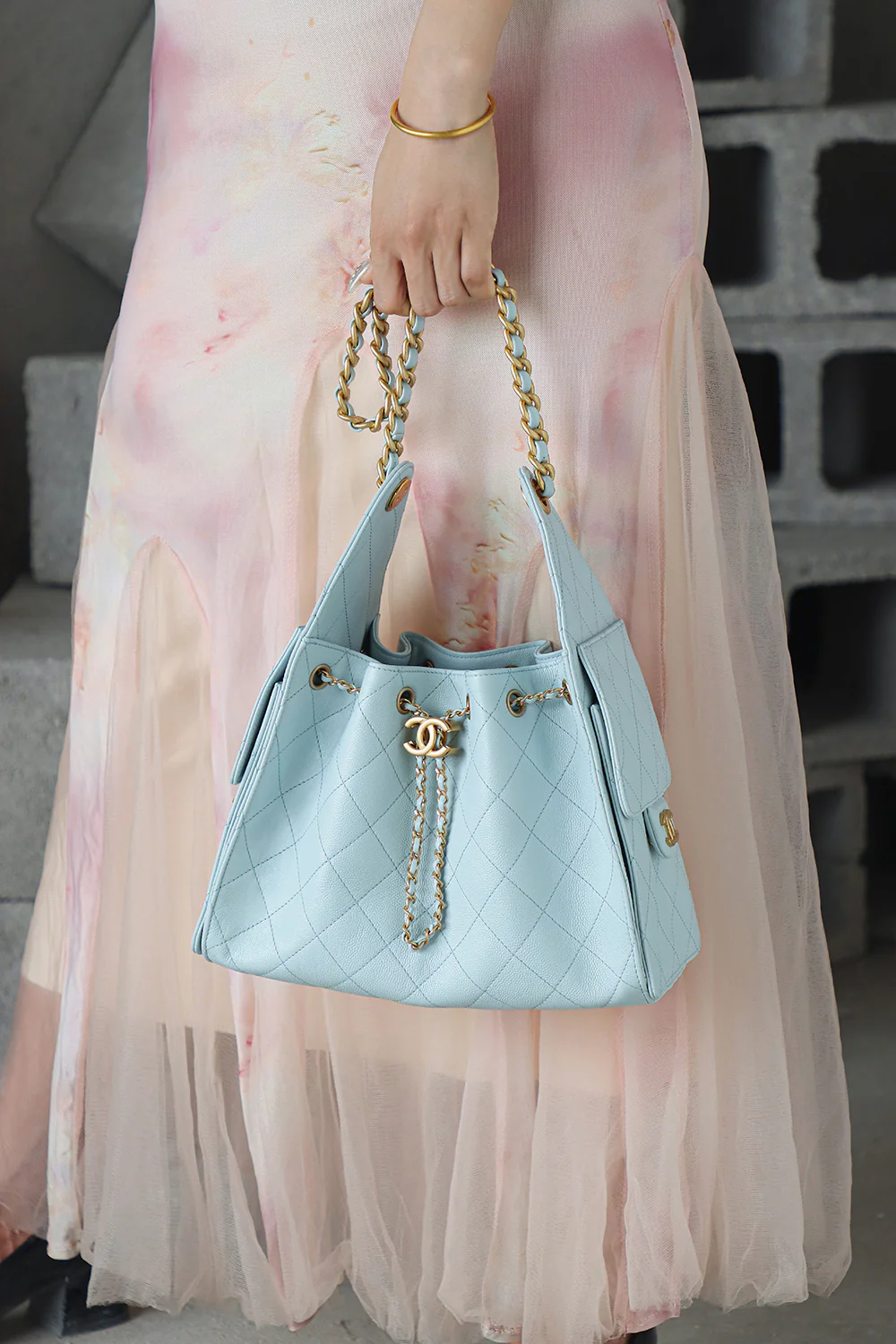 Сумка Chanel 25c Hippie Hobo Small Macaron с золотой пряжкой