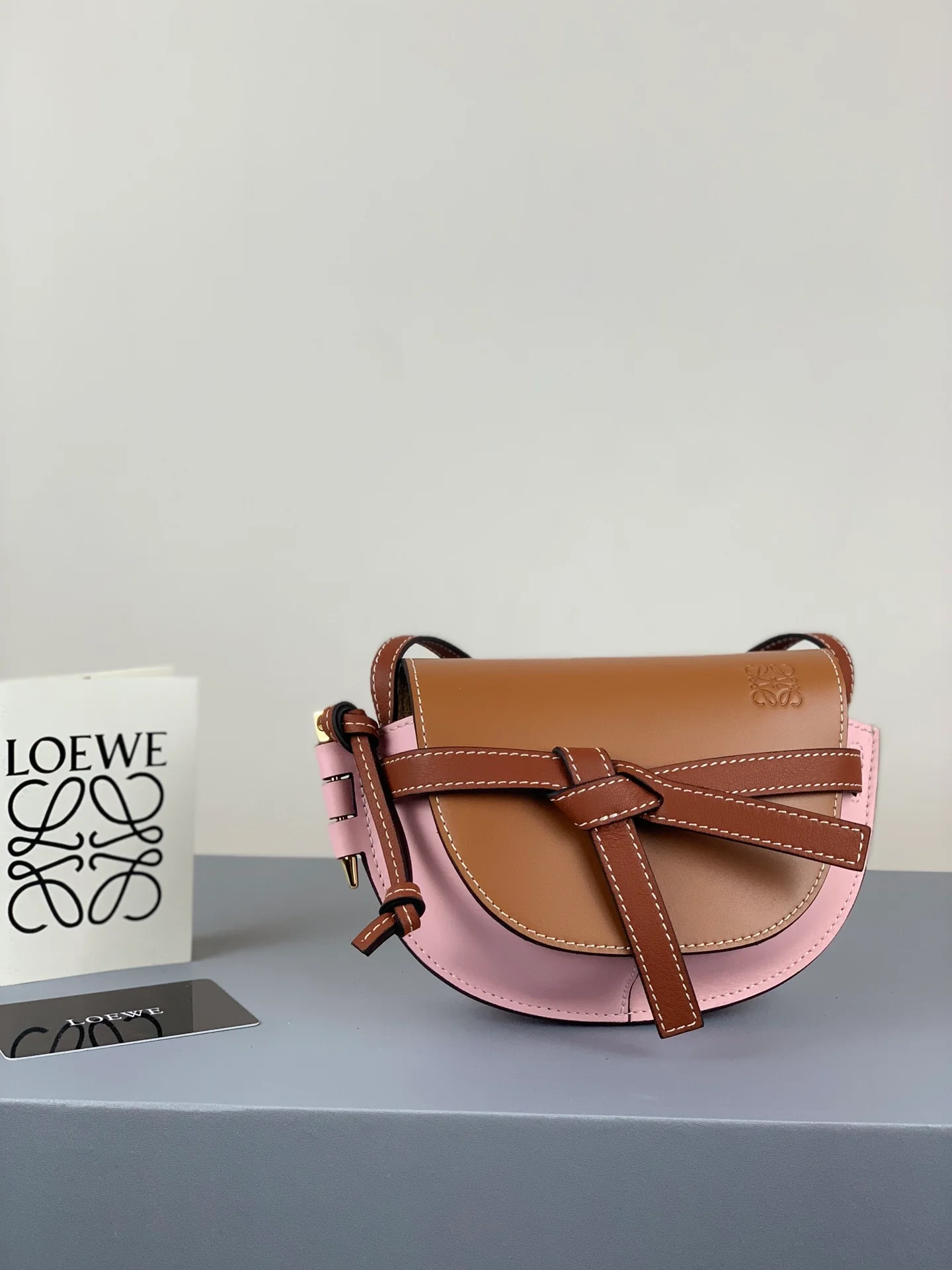 Loewe-gate-mini-21x12-5x9-5-cm-3