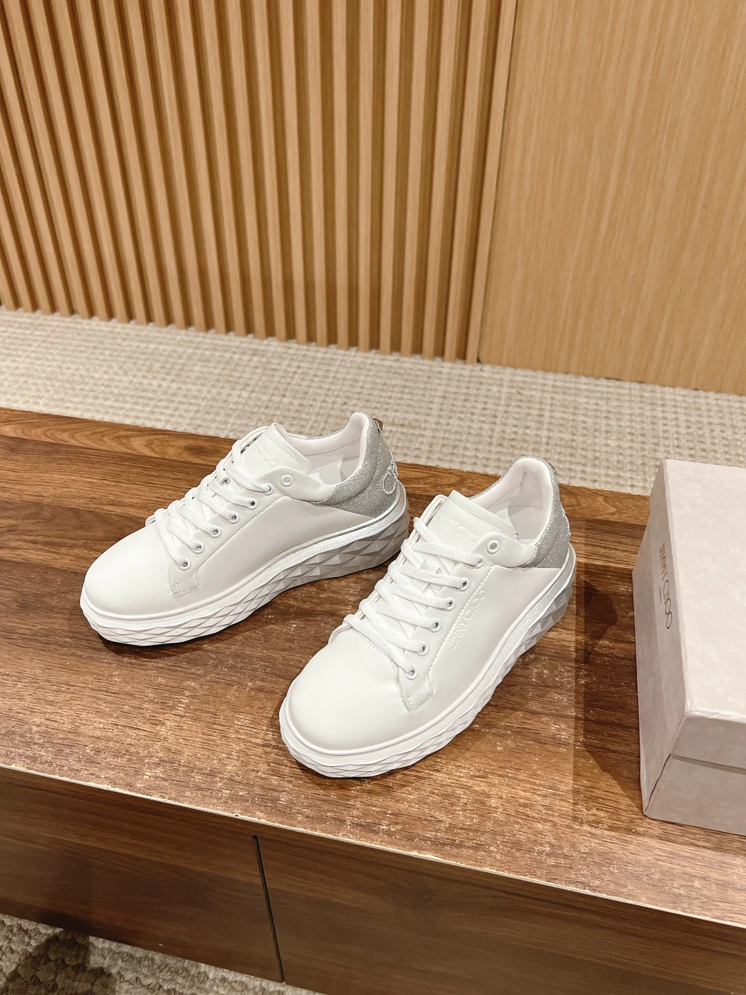 Обувь марки JC - повседневная модель 2024 года - серая.