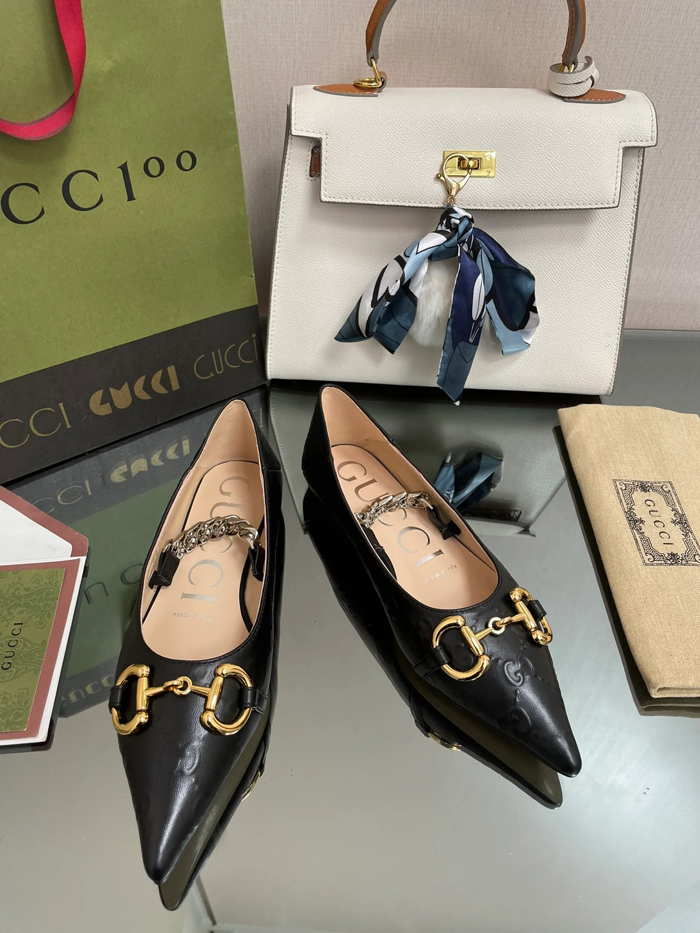 Новые балетки Gucci с острым носком, 2022 год.