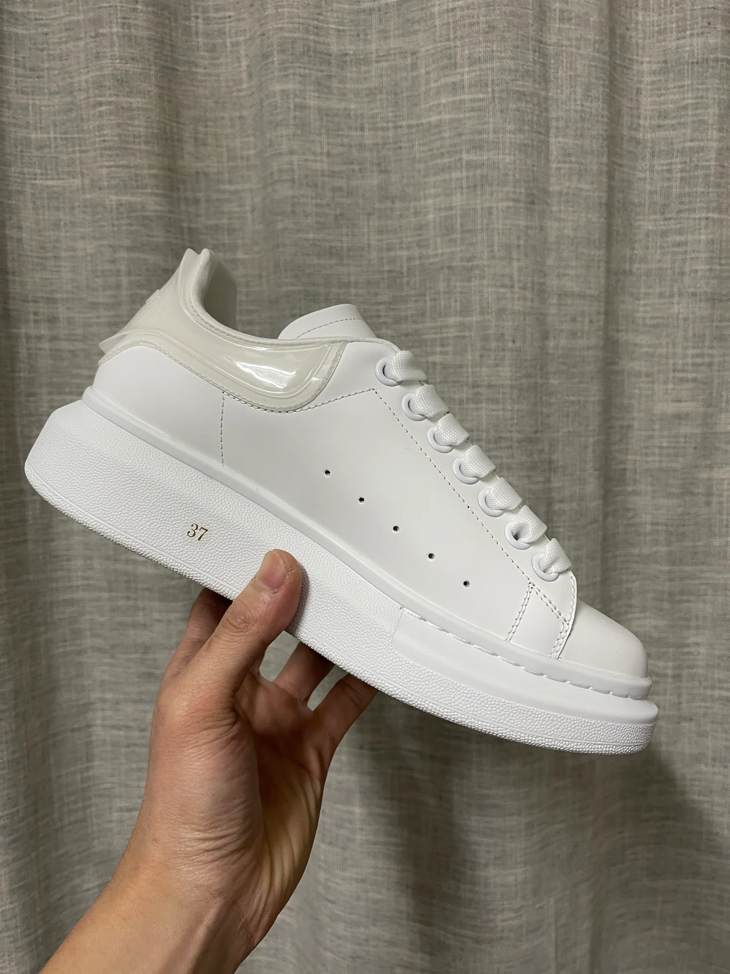 McQueen - Классические белые кроссовки - Белая кожаная пятка