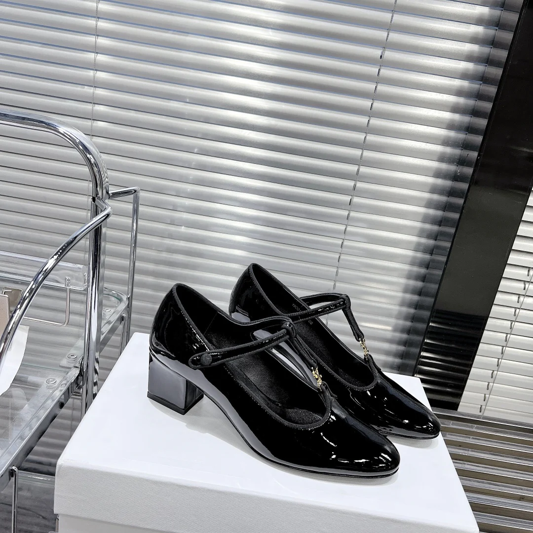 Celine - Новинки сезона весна/лето 2023 - Туфли Мэри Джейн