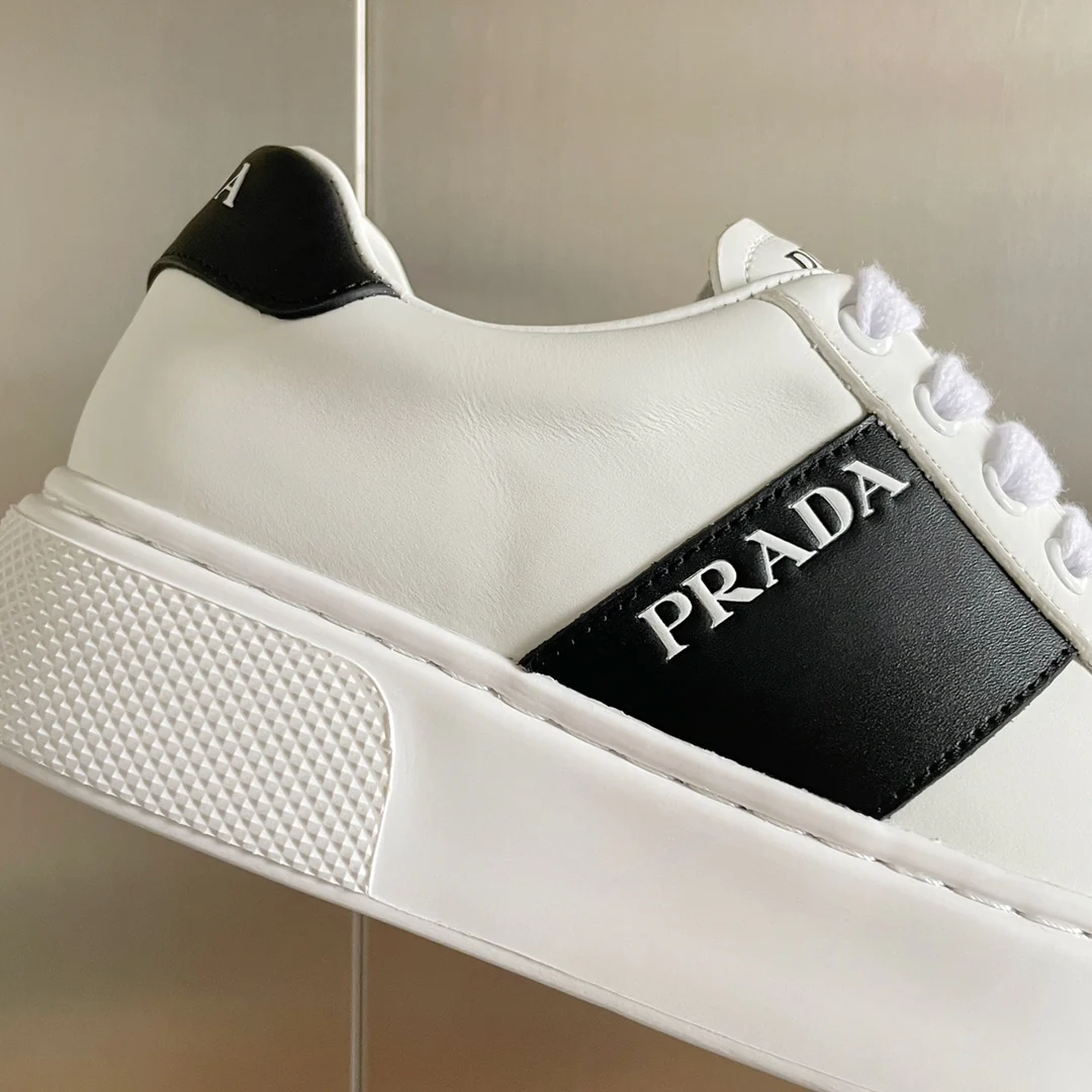 Новые поступления Prada ранней весной 2022 года - Повседневные туфли на платформе - 11