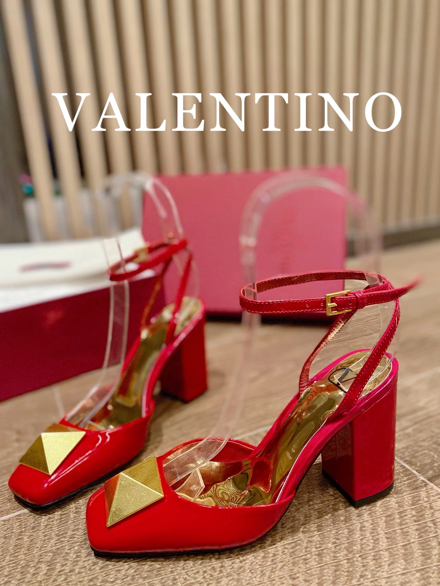 Valentino - Красные туфли на массивном квадратном каблуке