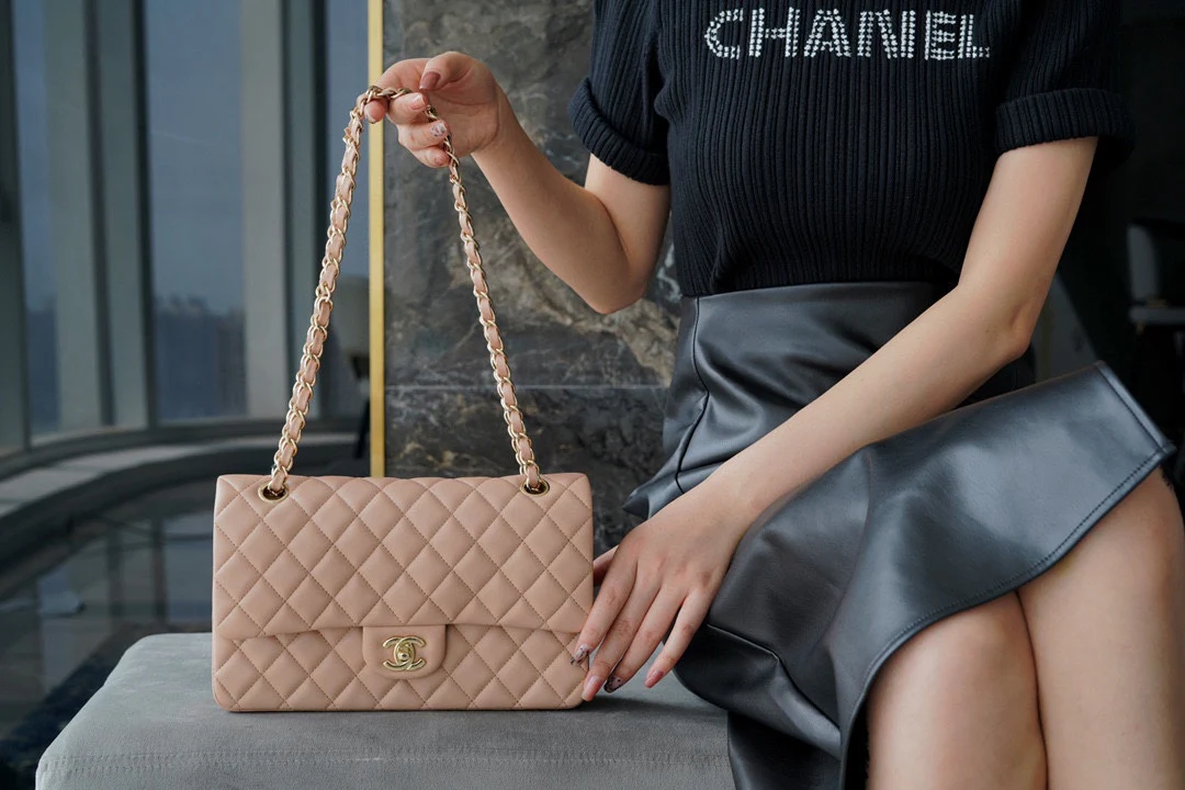Часы Chanel CF Medium 25cm Milk Tea Apricot Lambskin with Light Gold Buckle CF25