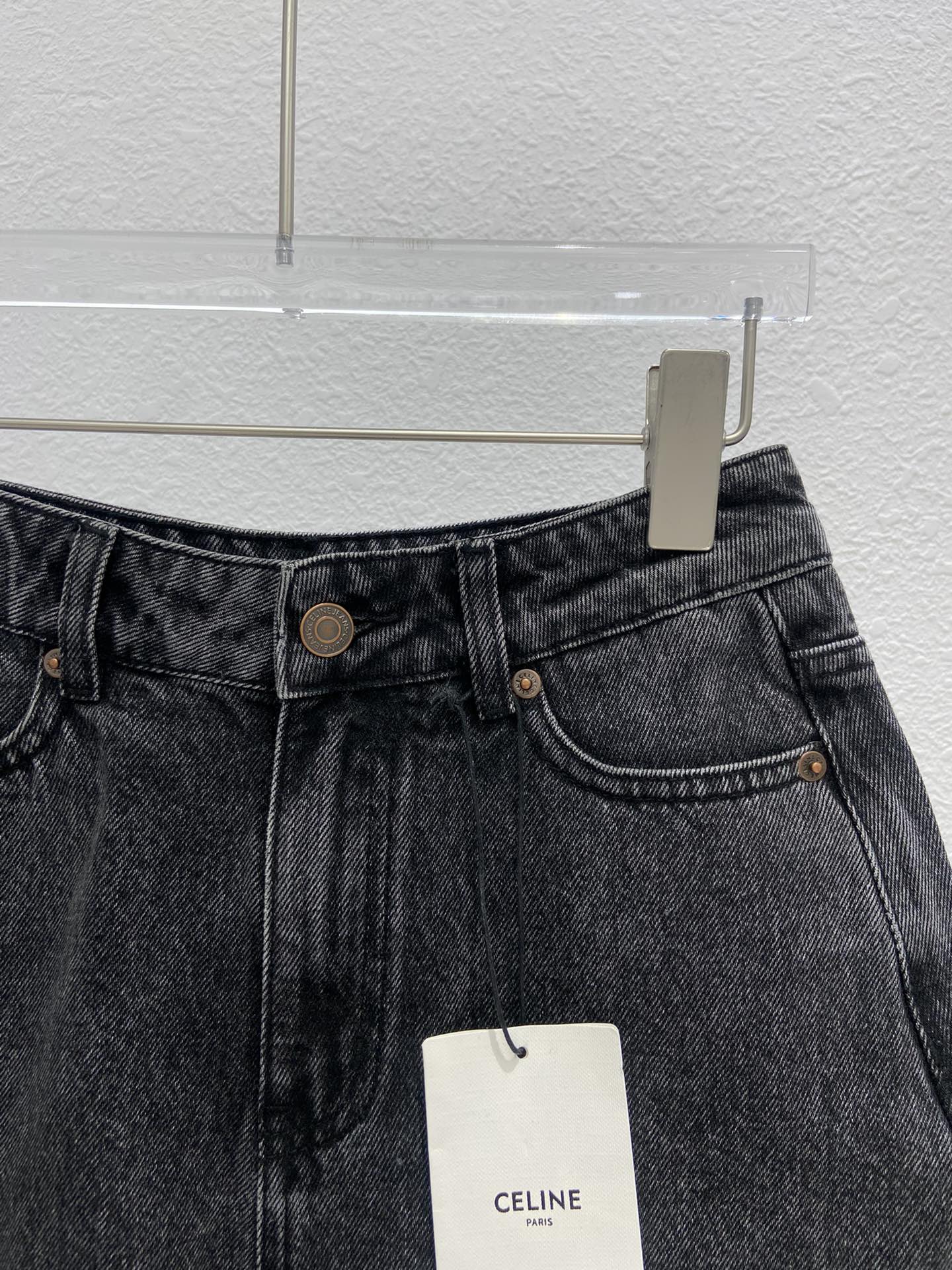 Celine 2404 - Джинсовые шорты с вышитым задним карманом - Черные