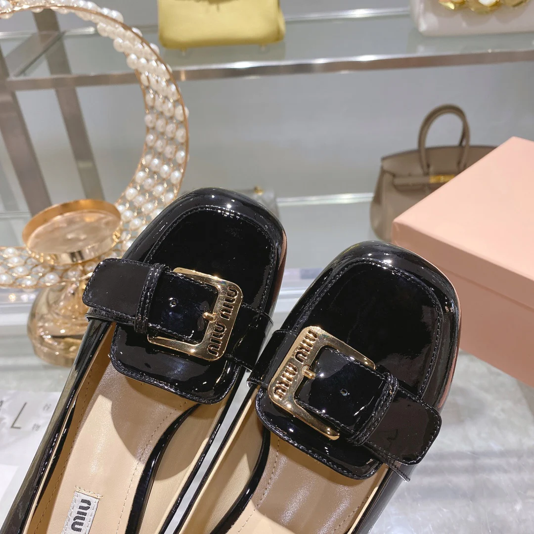 Новинка сезона осень/зима 2022 от Miu Miu - Туфли на низком каблуке с квадратным носком - Черные