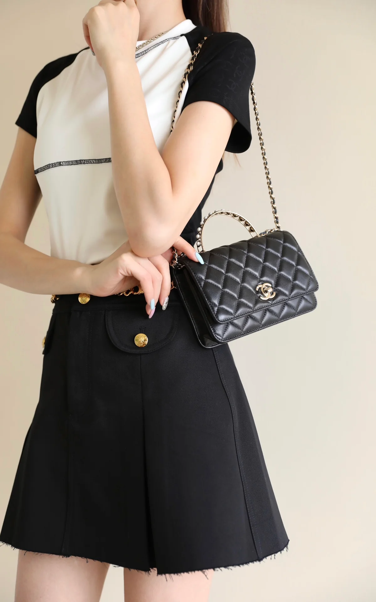 Chanel - Жемчужная сумочка WOC - Черная