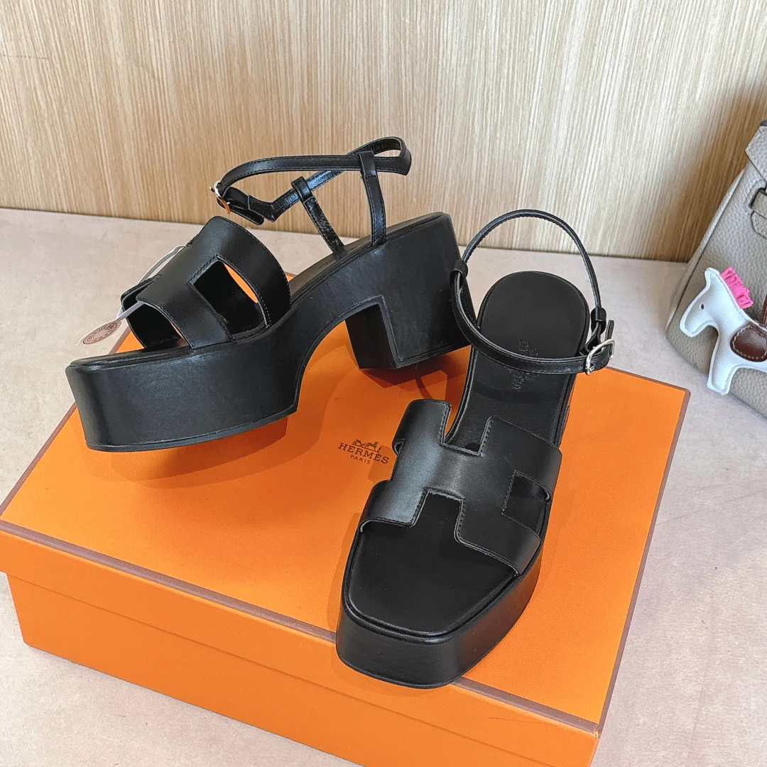 Кожаные босоножки на высоком каблуке Hermes 2024 - черные