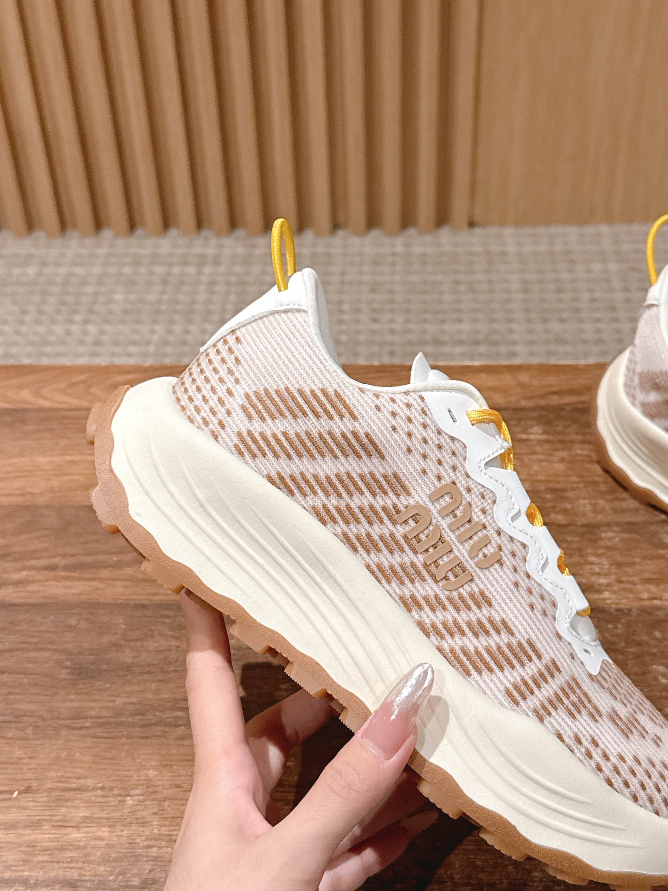 Кроссовки на платформе Miu Miu - розовые