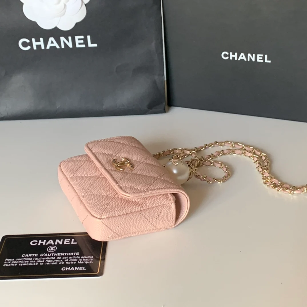 Монетоприемник Chanel с жемчужной цепочкой