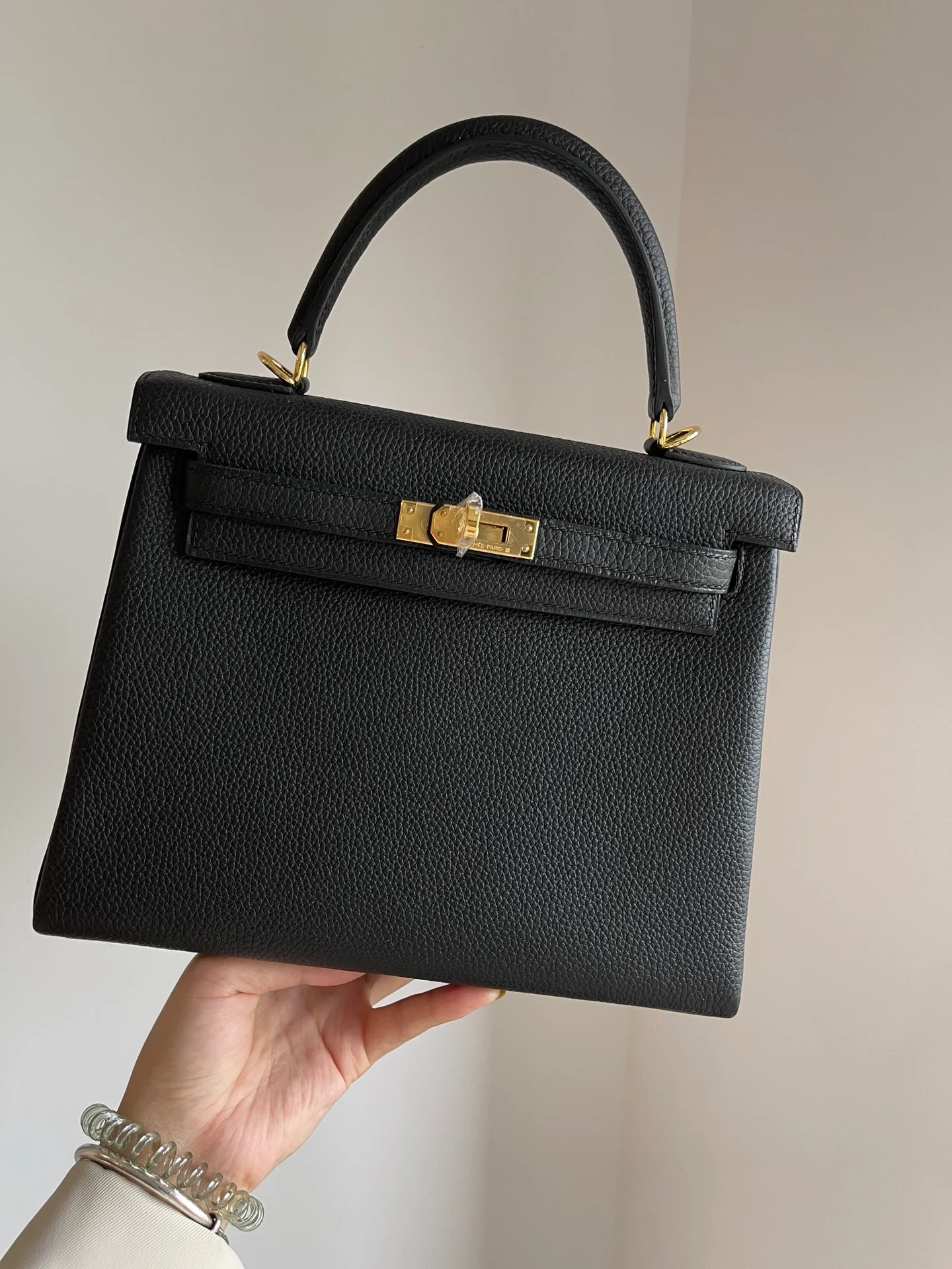 Часы Hermes Kelly 25 Togo Black с золотой пряжкой