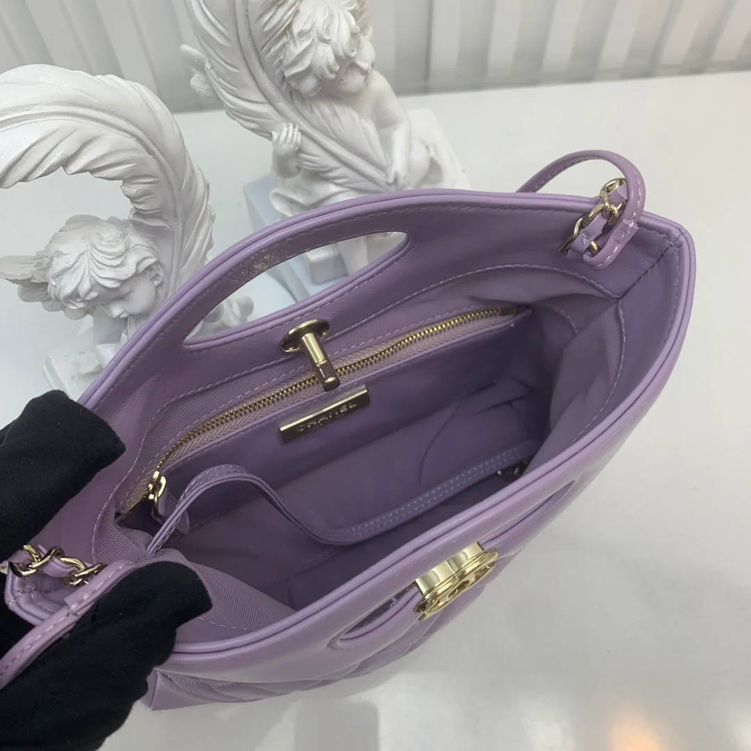 Мини-сумочка Chanel 24c31 из овечьей кожи - фиолетовая