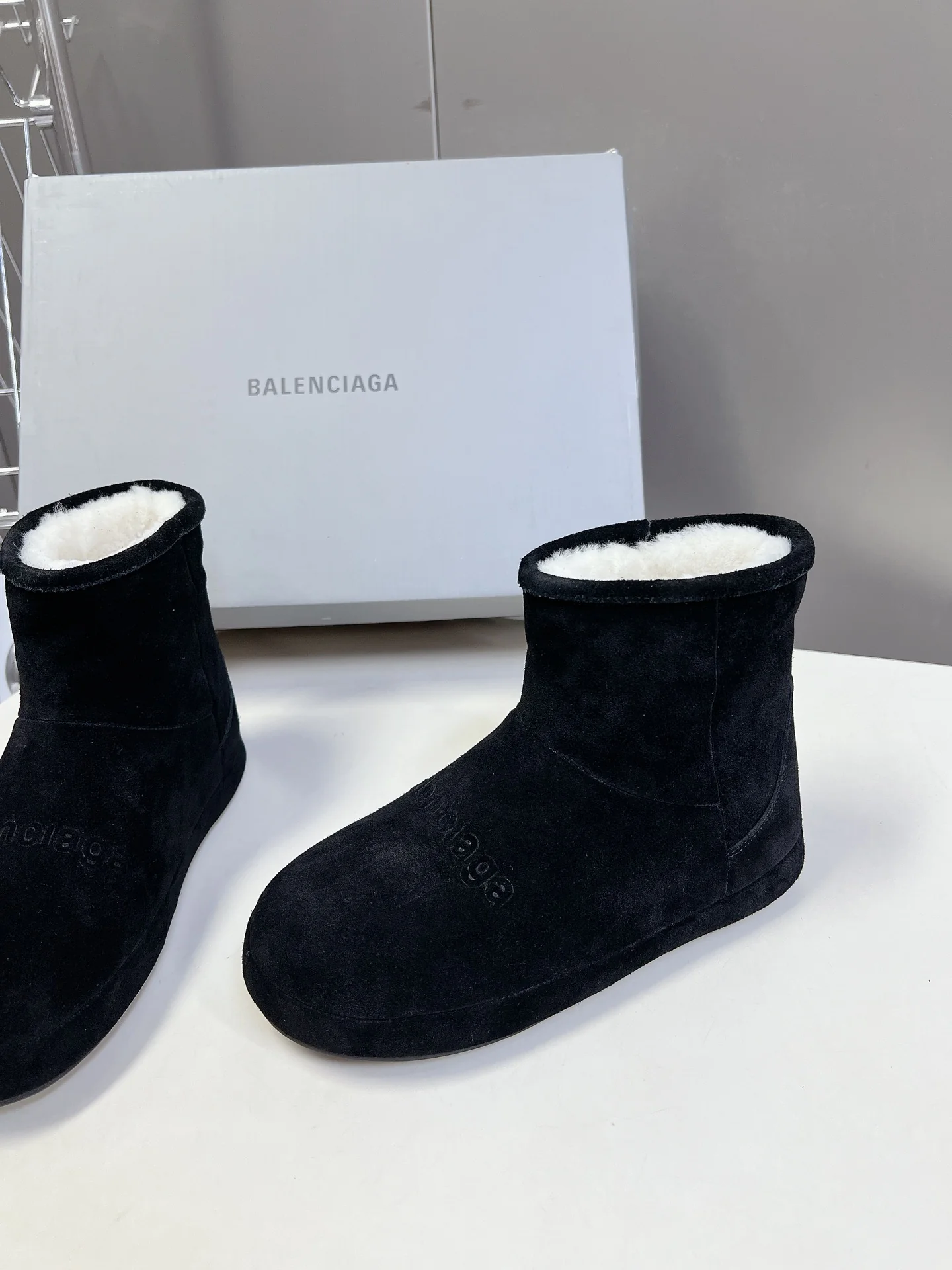 Снежные ботинки Balenciaga 2024 - черные