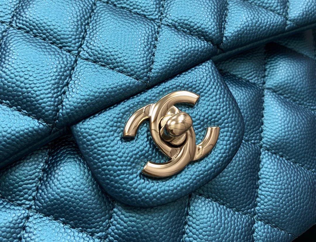 Chanel - Маленькая сумка из телячьей кожи с шариковым узором - CF - Жемчужно-голубой - 23 см