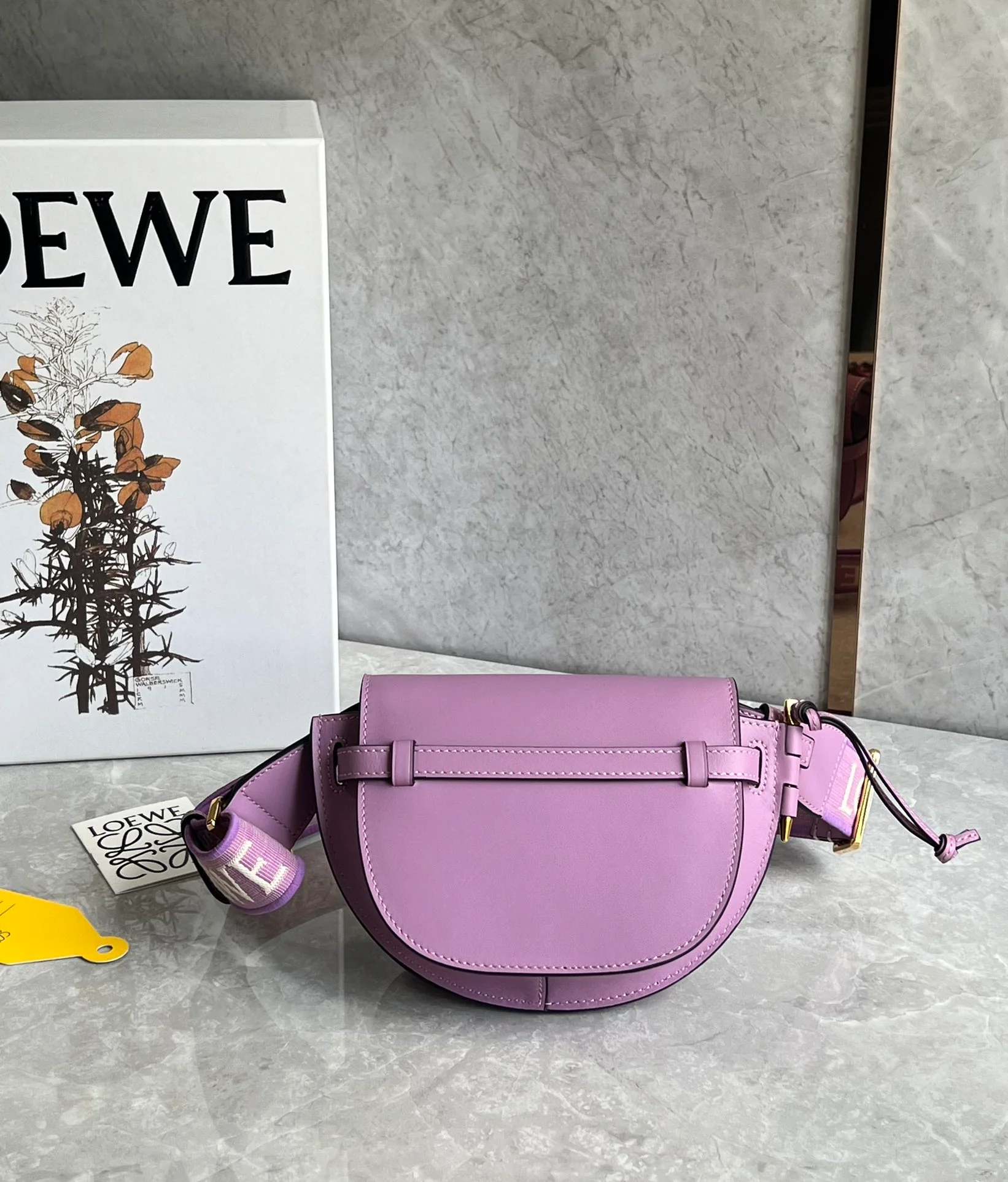 Сумка-седло Loewe Gate Dual Mini Saddle Bag - лавандово-фиолетовая.