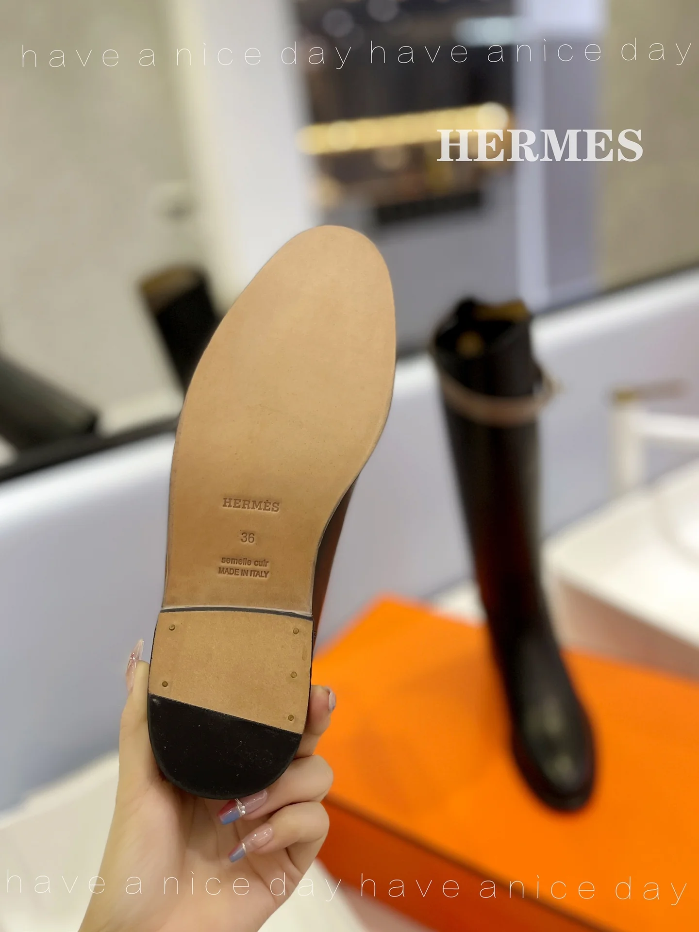 Классические сапоги Hermes Kelly Buckle Rider — черные.