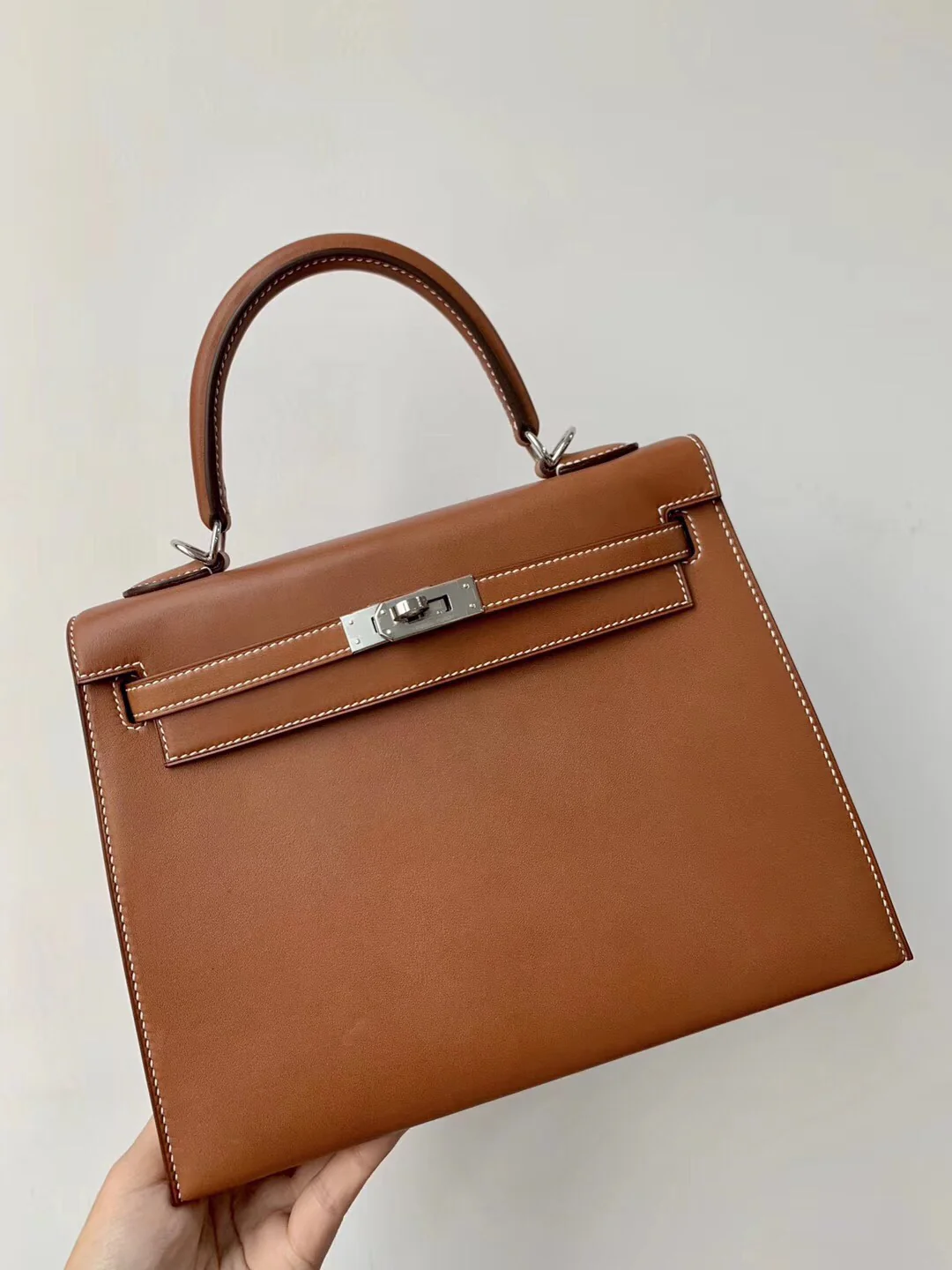 Пряжка Hermes Kelly 25 Barenia Haas из натурального серебра