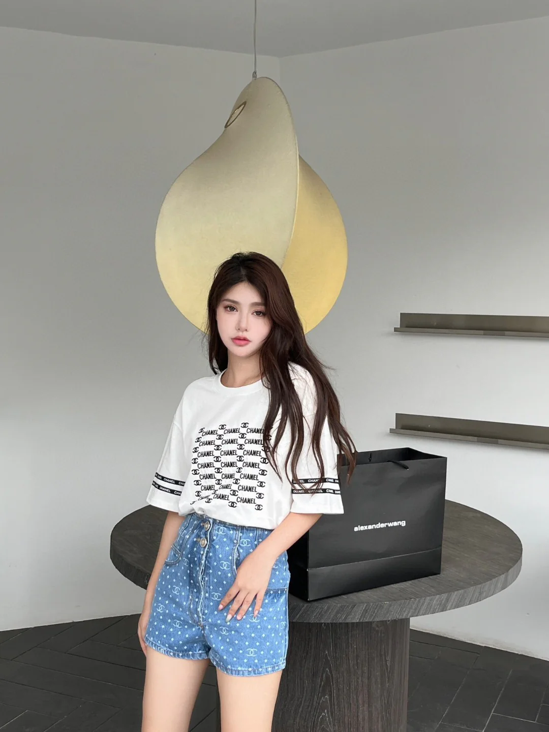 Chanel 2403 - Футболка свободного кроя с коротким рукавом и плотной вышивкой букв