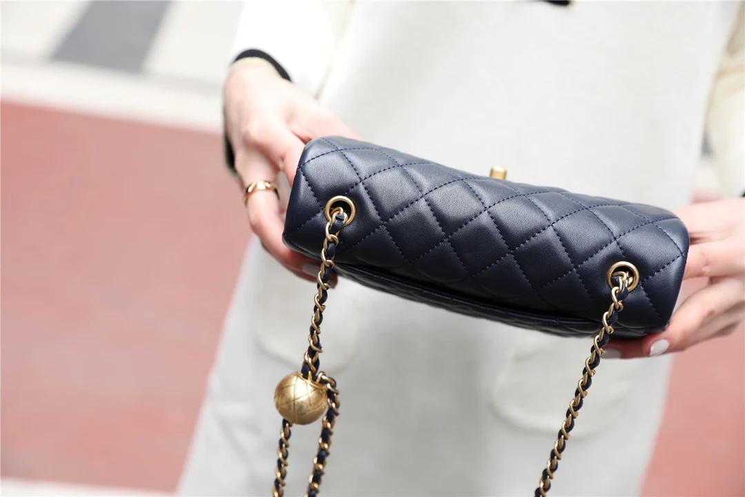 Сумка Chanel Golden Ball Flap Bag 2020 года - 20 см