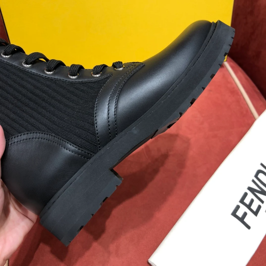 Fendi - Носки до середины икры - Высокие носки - Ботинки до середины икры