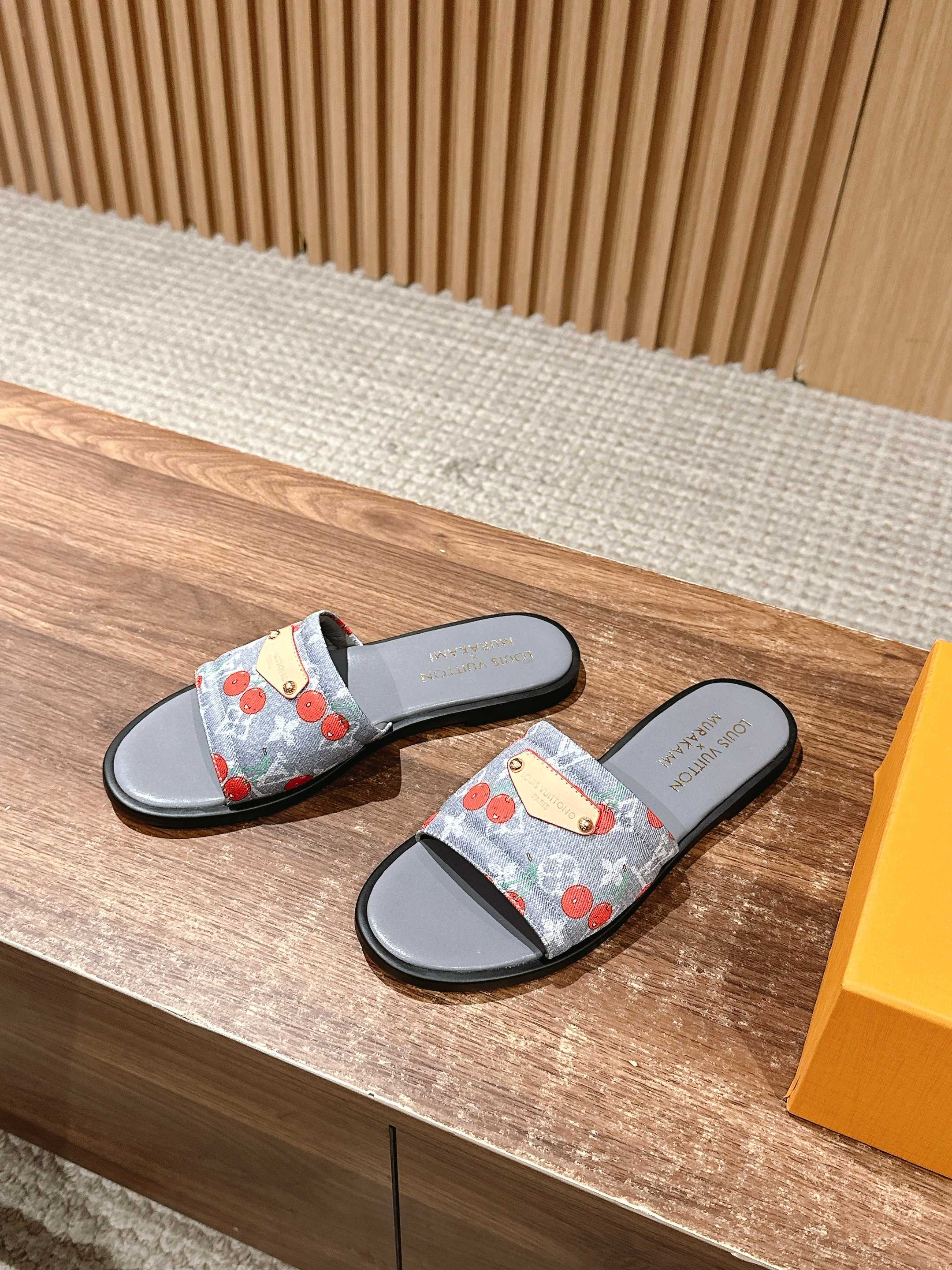 LV - Сандалии на плоской подошве из ретро-серии Такаши Мураками - Серые