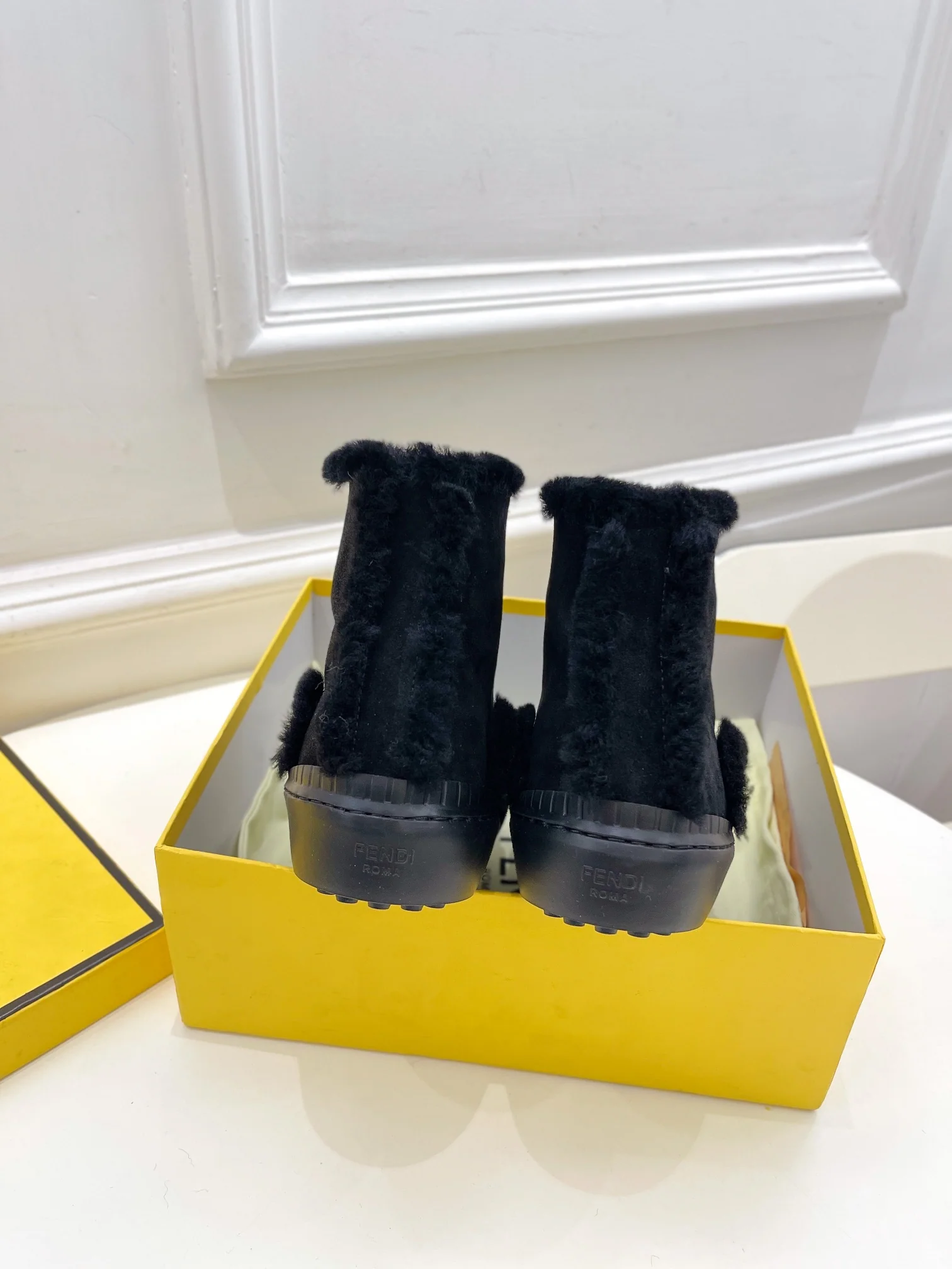 Fendi - Британский стиль - Ботинки Martin на меховой подкладке - Черные