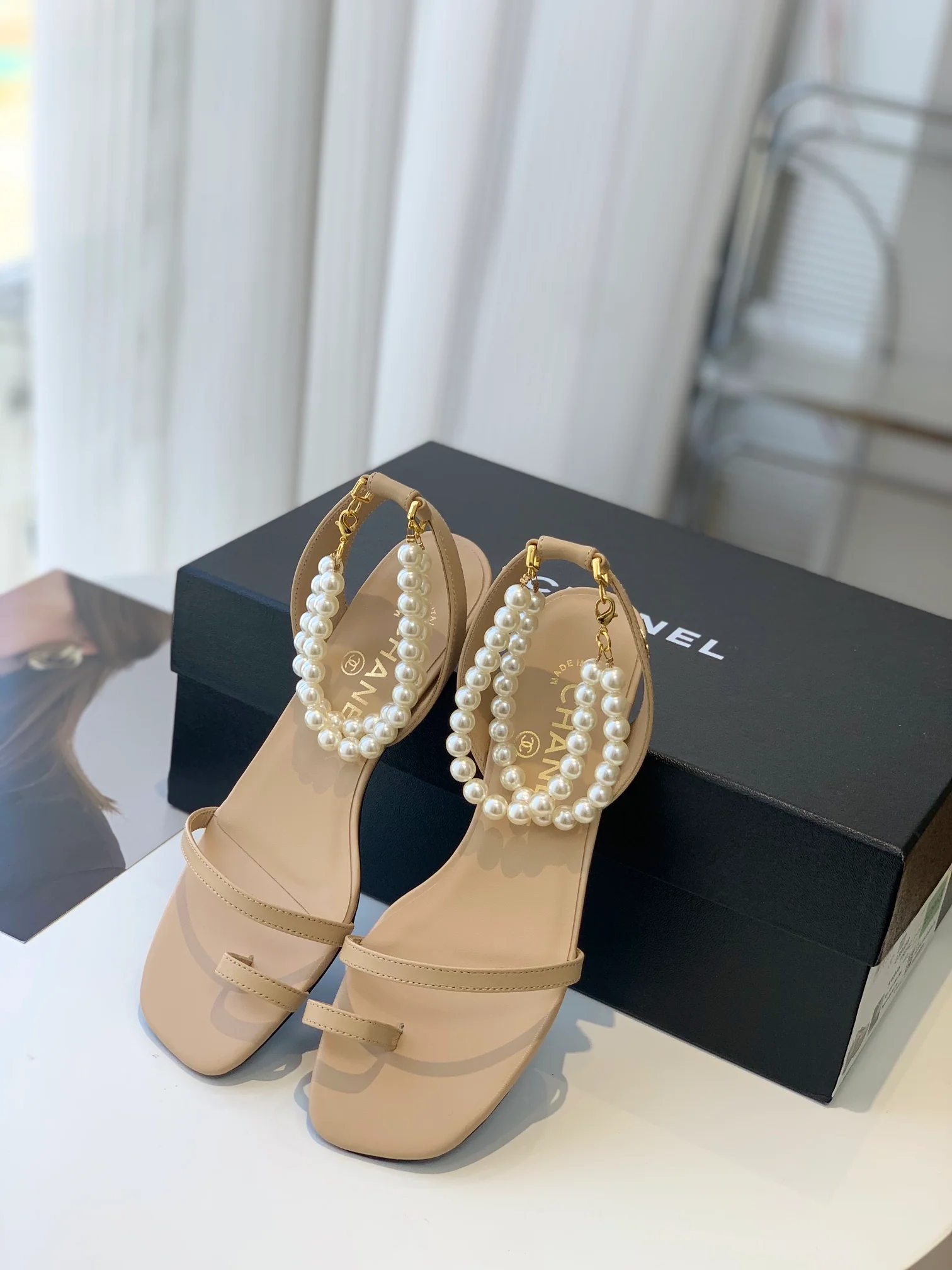 Новинка весны 2023 года от Chanel - сандалии Pearl