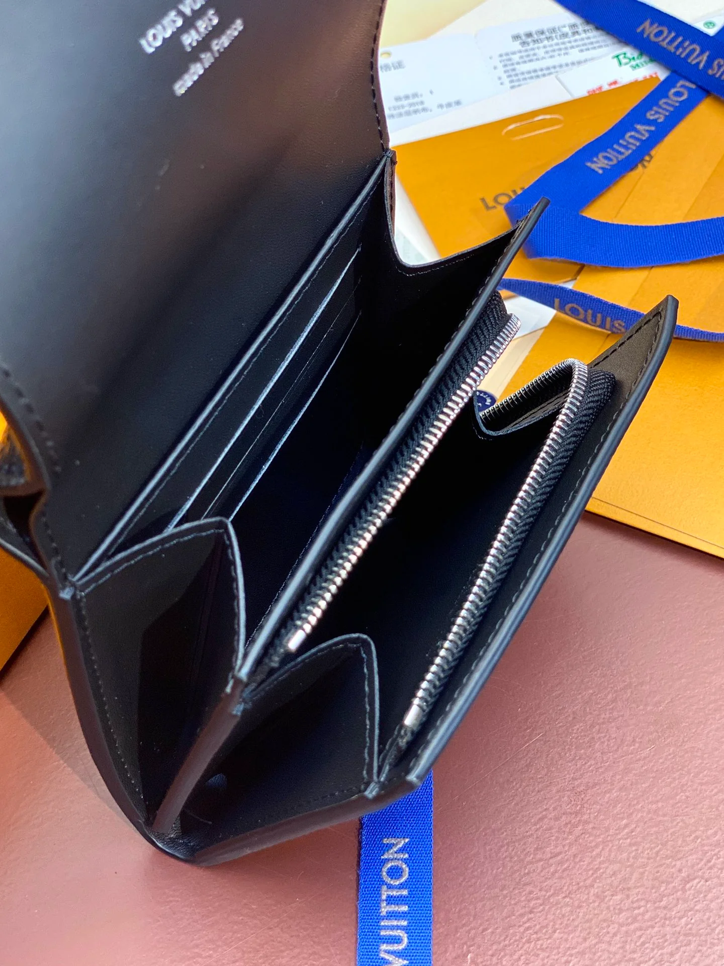 LV-m62540-iris-compact wallet-black