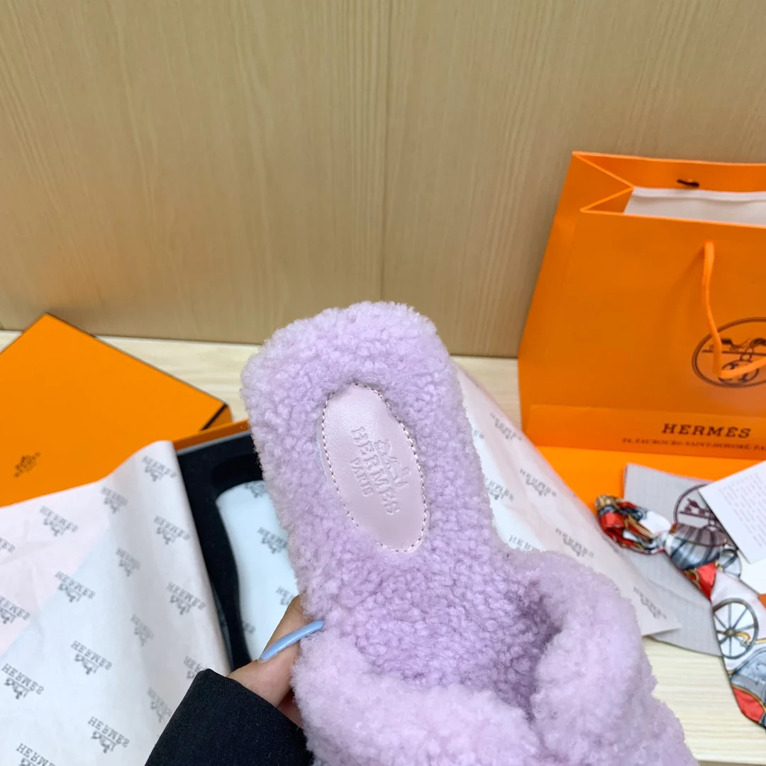Новинка сезона осень/зима 2022 от Hermes - Меховые тапочки - Фиолетовые