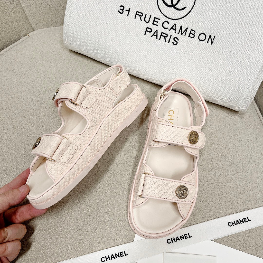 Chanel - светло-розовые кожаные сандалии в клетку