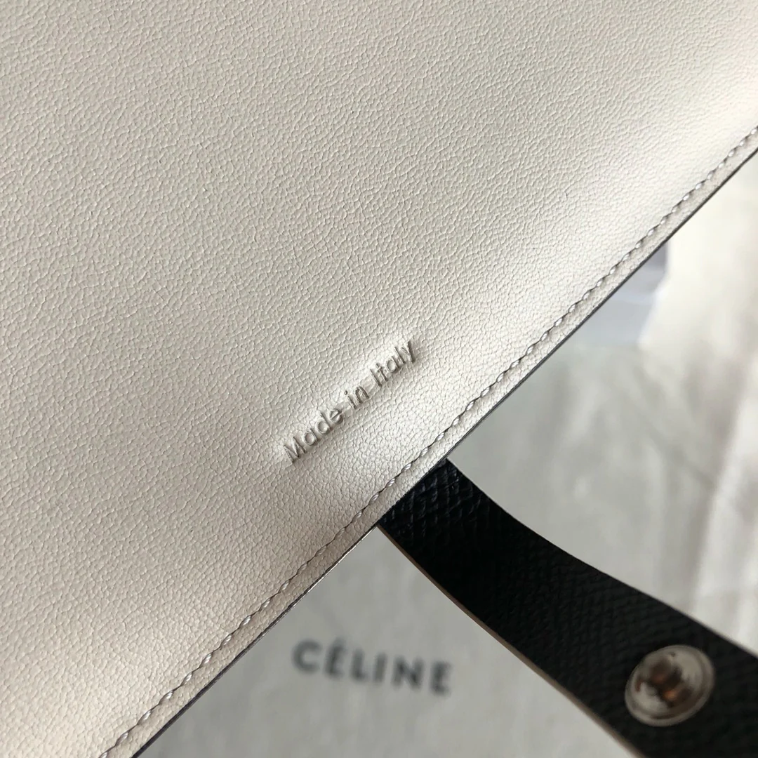 Длинный кошелек Celine — черный и кремовый — с принтом в виде пальм.