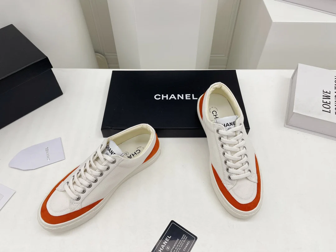 Весенние 2022 года от Chanel: обязательные к приобретению парусиновые туфли - 1