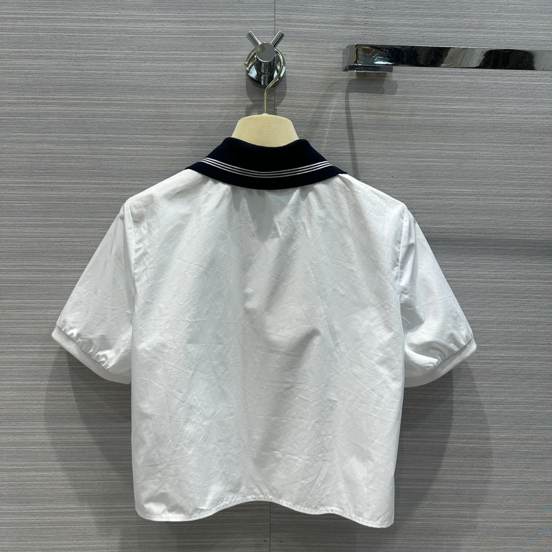 Miu Miu - 2404 - Весна/Лето 2024. Чисто белый девичий костюм в стиле преппи - Костюм в том же стиле, что и у Чан Вон Ён.