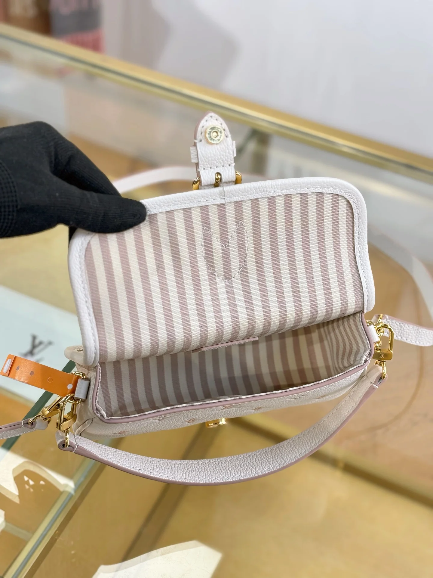 LV-m25591-nano-speedy handbag-1