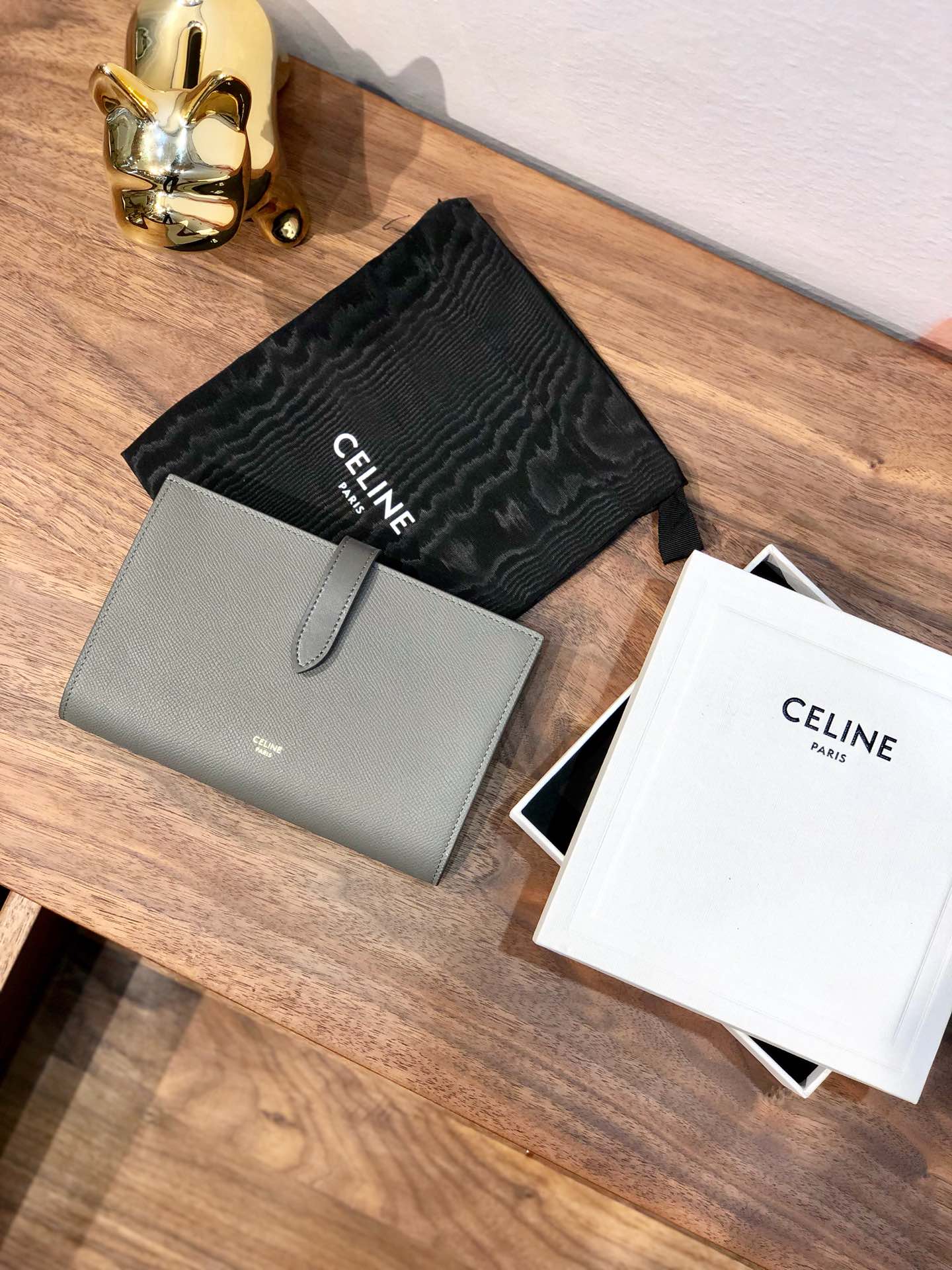 Celine长夹-STRAP大号粒面小牛皮钱包