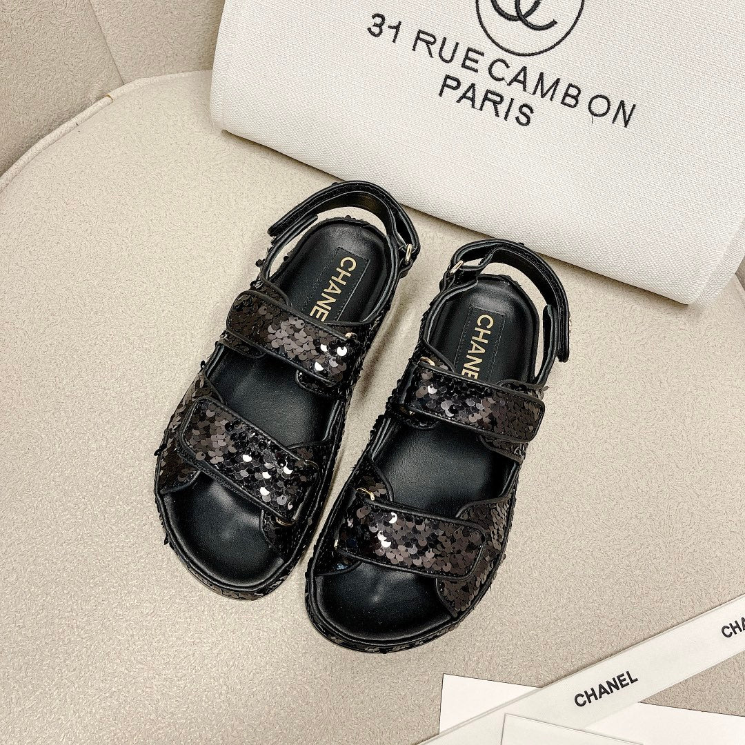 Chanel - Черные сандалии с пайетками