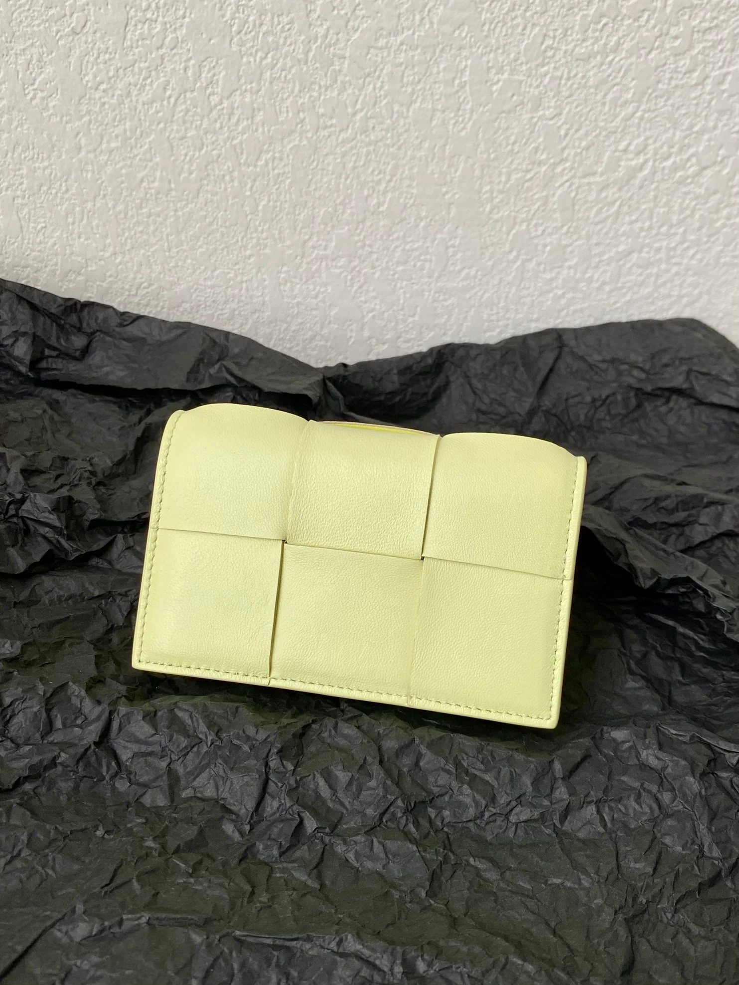 BV-大格翻盖卡包 小羊皮 12.2×7.5×2.5cm 柠檬黄