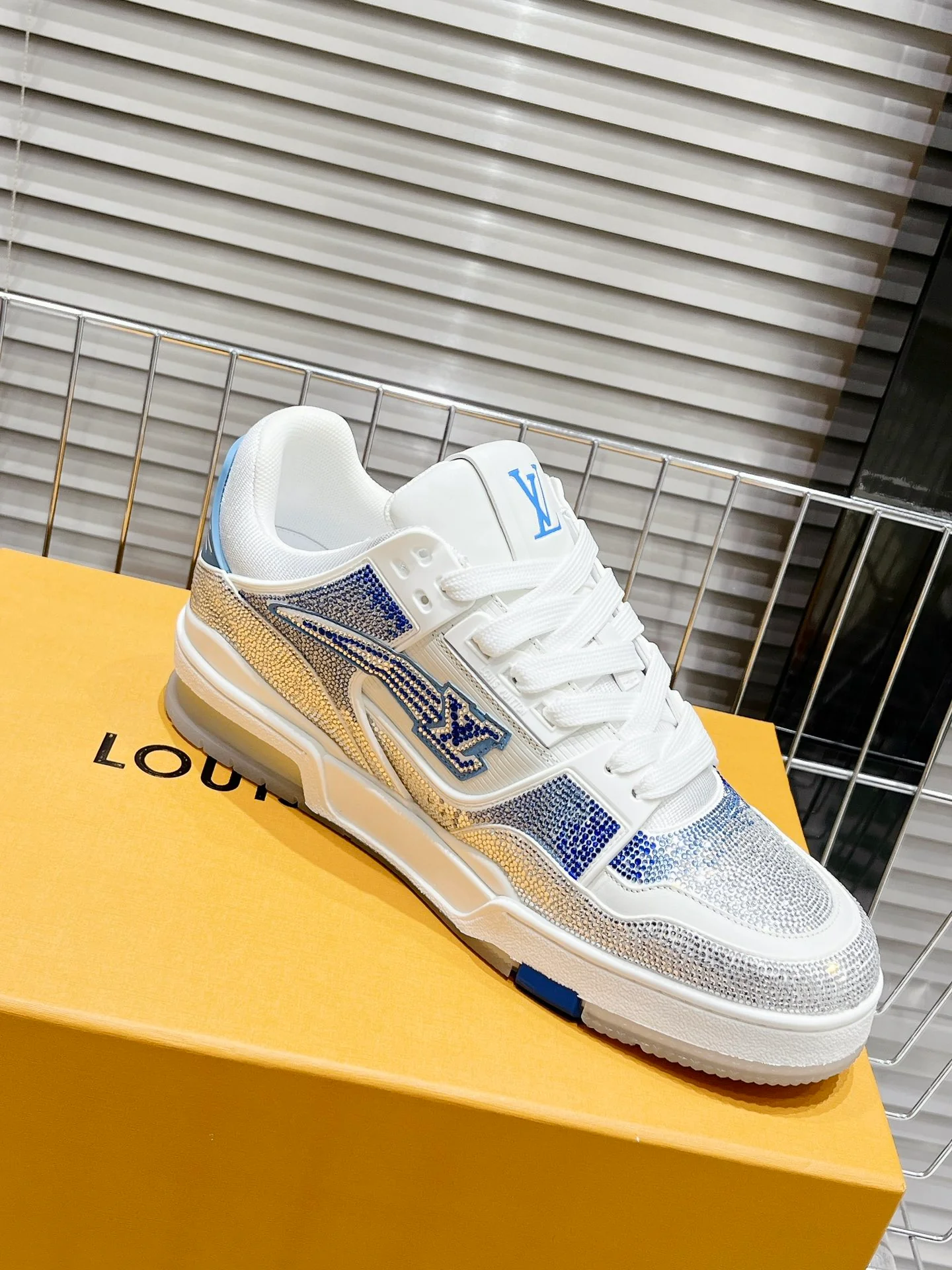 Кроссовки LV Trainer - обувь для скейтбординга - глянцевые белые и синие - унисекс