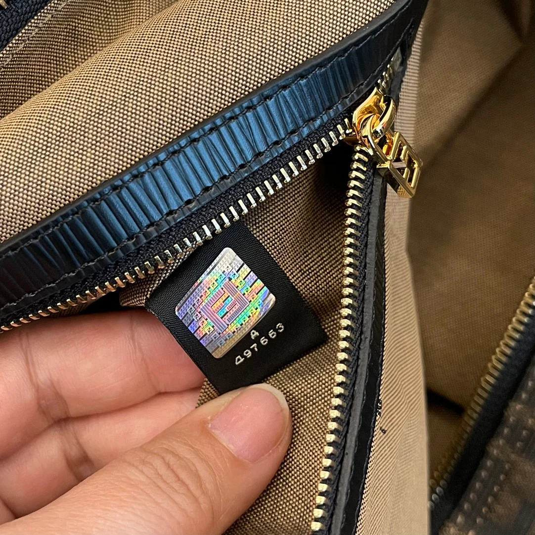 Винтажная дорожная сумка Fendi Monogram