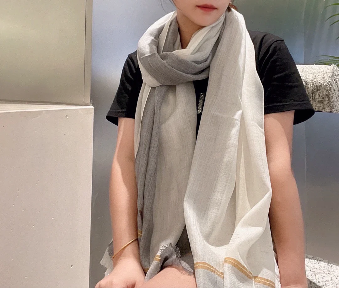 Chanel - Мягкий однотонный шарф - 105-180 см - Серый