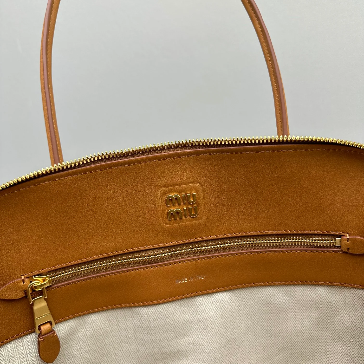 Мотоциклетная сумка Miu Miu 24ss через плечо - коричневая