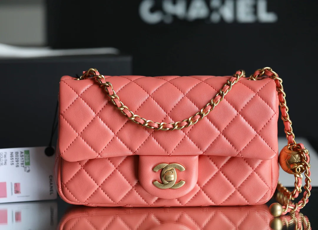 Chanel - Золотистая сумка-клапан с шариком из углеродного волокна - Кораллово-розовая