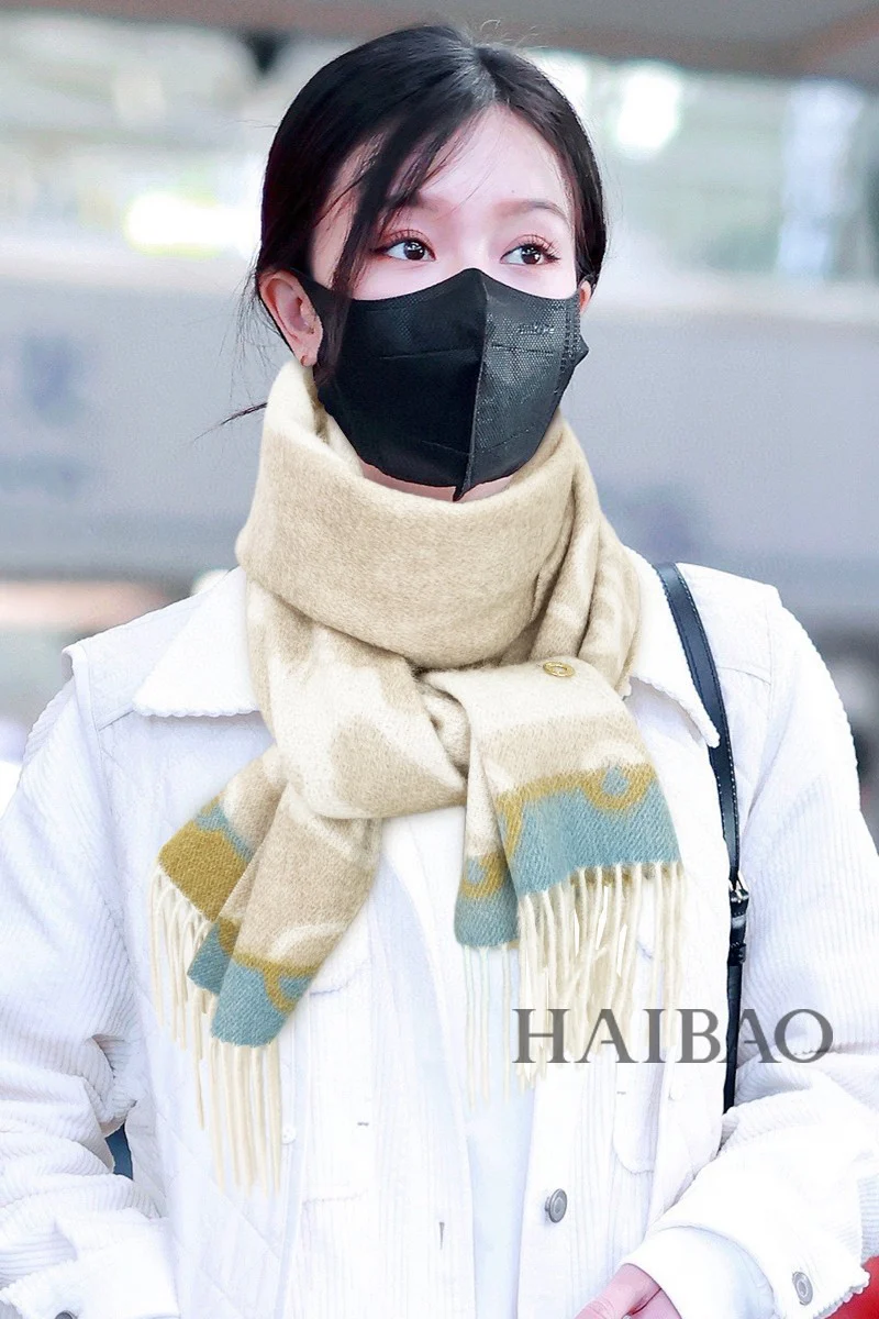 Loro Piana - Длинный кашемировый шарф с иллюстрацией - 33 см - 190 см - 100 см - Кашемир - Цвет: кремовый